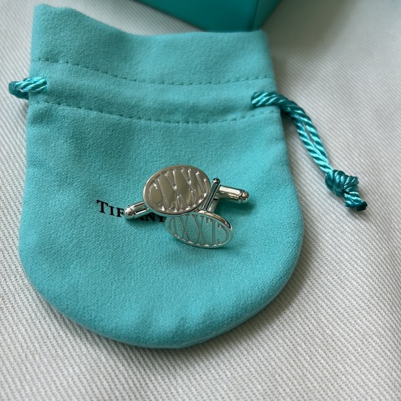 Tiffany’s sterling silver cuff links in pouch and box. Never worn. - Picture 4 of 4